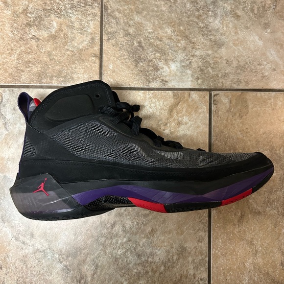 Jordan 37 Raptor size 10. - Picture 2 of 4